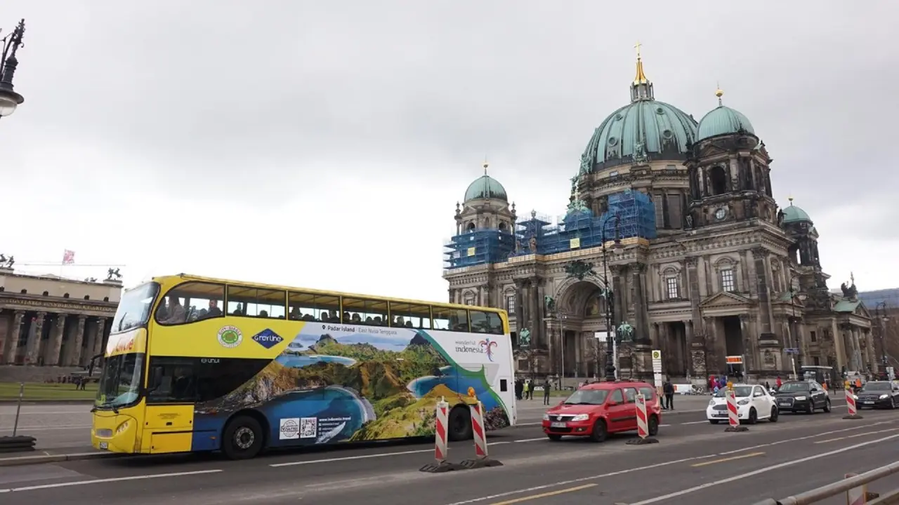 Bus Wonderful Indonesia