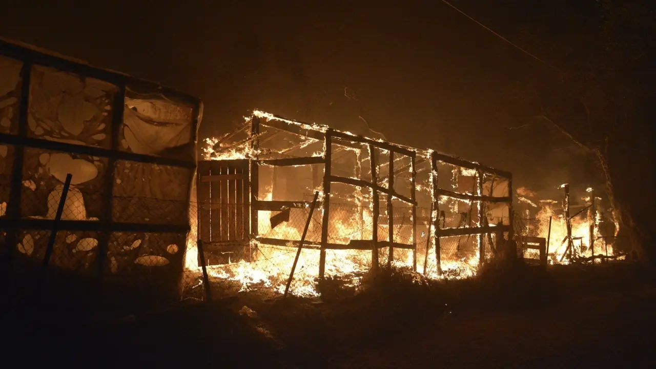 Kamp Penampungan Imigran Terbakar di Yunani