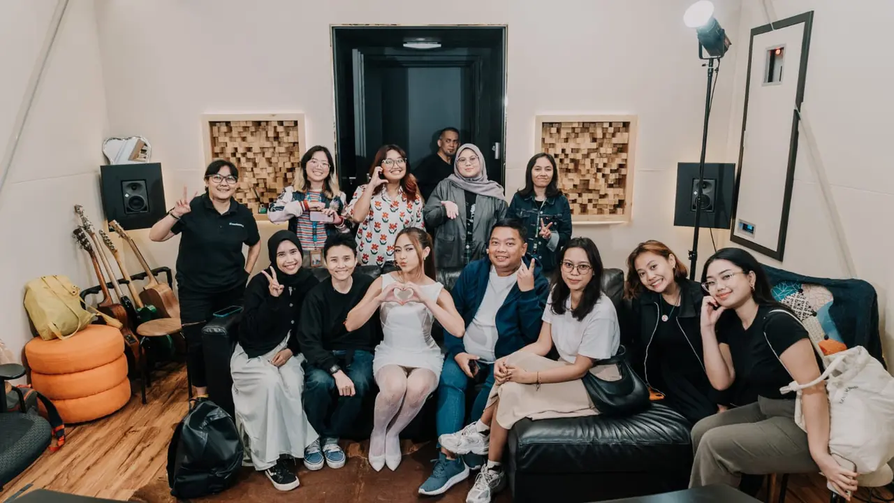 Sisca Saras Terharu Dapat Kejutan Unik dari Fans di Hari Ulang Tahunnya