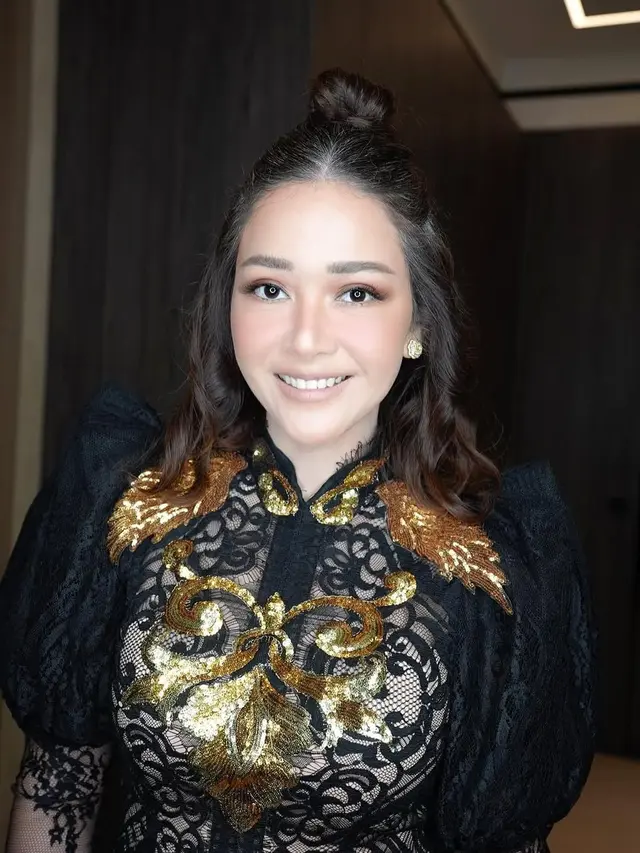 Model Dress Brokat Hitam Maia Estianty/ Instagram @maiaestiantyreal