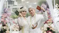 Anggita Sari dan Rindra Pramadyo, Sumber: Instagram @anggitasari612