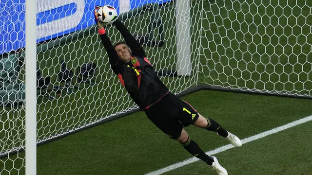 Foto: Penampilan Apik Manuel Neuer saat Catatkan Diri Sebagai Kiper dengan Penampilan Terbanyak di Ajang Euro