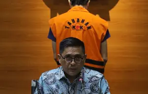 Deputi Bidang Penindakan KPK, Karyoto memberi keterangan penahanan Samin Tan buronan tersangka suap kepada mantan anggota DPR Eni Maulani Saragih terkait pengurusan terminasi kontrak PKP2B PT AKT di Kalimantan Tengah, Gedung KPK, Jakarta, Selasa (6/4/2021). (Liputan6.com/Helmi Fithriansyah)