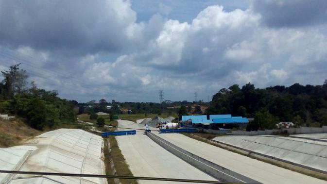 Jalan tol Balikpapan - Samarinda Kaltim. (Liputan6.com/Abelda Gunawan)