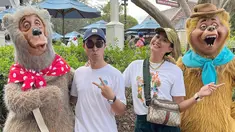 Begini potret seru pasangan selebriti Wingky Wiryawan dan Kenes Andari saat liburan ke Disney Hollywood Studio. Dalam media sosial Instagram keduanya, pasangan ini banyak abadikan momen serunya yang menuai banyak perhatian netizen. (Liputan6.com/IG/@winkywiryawan912)