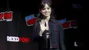 <p>Di 2022, Jenna Ortega semakin sering terlihat mengenakan rancangan desainer besar. Di atas panggung Comic-Con, ia mengenakan black twill Gucci skirt suit dengan celana ketat bermotif jaring laba-laba.</p>