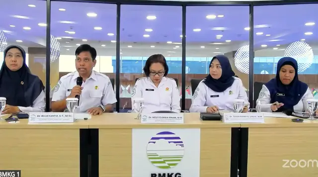 BMKG Ingatkan Warga Tak Buru-buru Masuk Rumah Rusak Usai Gempa M 7,7 NTT