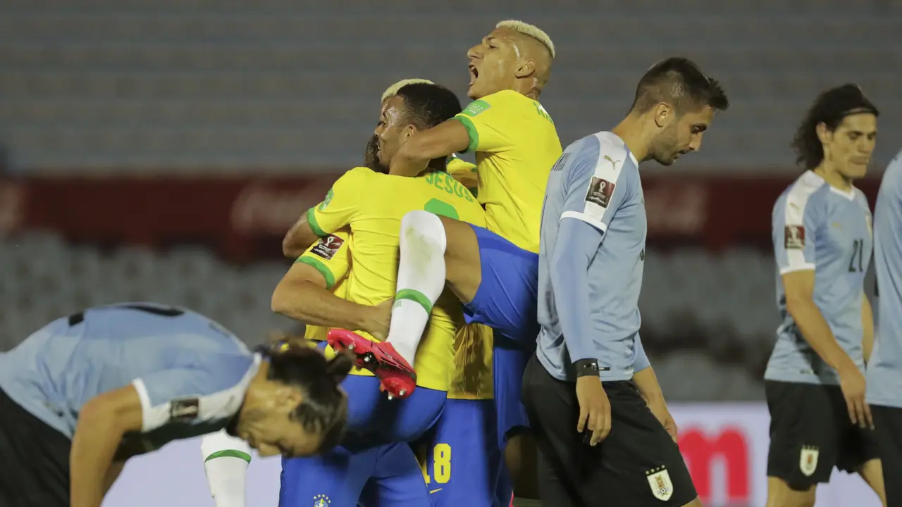 Kualifikasi Piala Dunia 2022 : Pemain MU Diusir, Brasil Sikat Uruguay