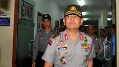 Kapolda Metro Jaya Inspektur Jenderal Unggung Cahyono mendatangi Rumah Sakit Polri Kramat Jati, Jakarta Timur, Rabu (8/4/2015). Kedatangan Unggung untuk menengok empat korban ledakan yang terjadi di Tanah Abang.(Liputan6.com/Yoppy Renato)