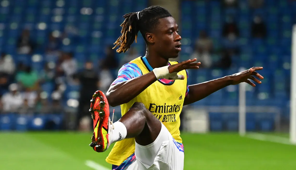 Eduardo Camavinga. Gelandang Real Madrid berusia 18 tahun ini memiliki nilai pasar mencapai 55 juta euro atau setara sekitar Rp.902 miliar. Di musim pertamanya ini ia telah bermain 8 laga bersama Real Madrid di semua ajang kompetisi dengan torehan 1 gol dan 1 assist. (AFP/Gabriel Bouys)