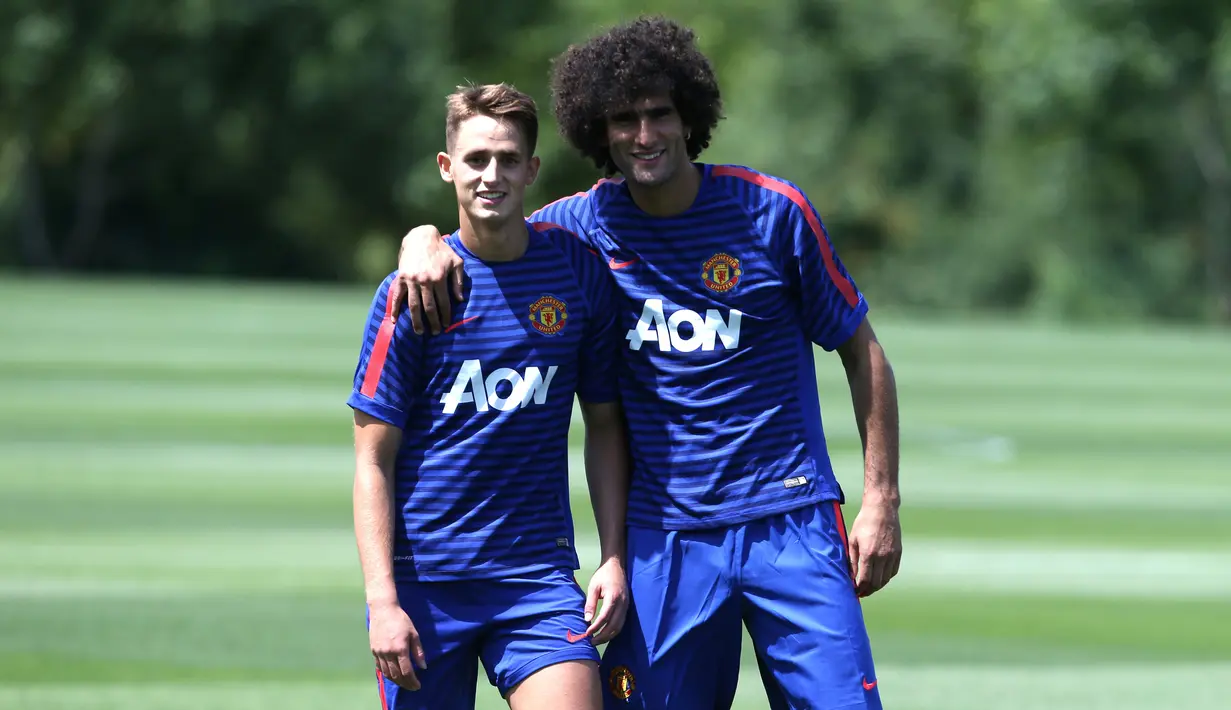 Komentar Luke Shaw : Adnan dan Fellaini, Ini dua yang tak terpisahkan, mereka selalu bersama setiap waktu. Senang melihat persahabatan seperti itu, mereka punya hubungan yang hebat. (ManUtd.com)