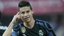 Gelandang Real Madrid, James Rodriguez, melakukan selebrasi saat pertandingan melawan Granada di Stadion Nuevo Los Carmenes (06/05/2017). Tidak menjadi pilihan utama skuat Zidane membuat Rodriguez berpotensi hengkang. (AFP/Sergio Camacho)