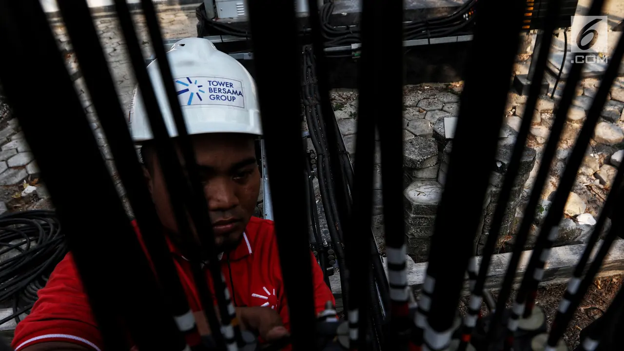 Melihat Perawatan Tower Telekomunikasi di Kepulauan Seribu