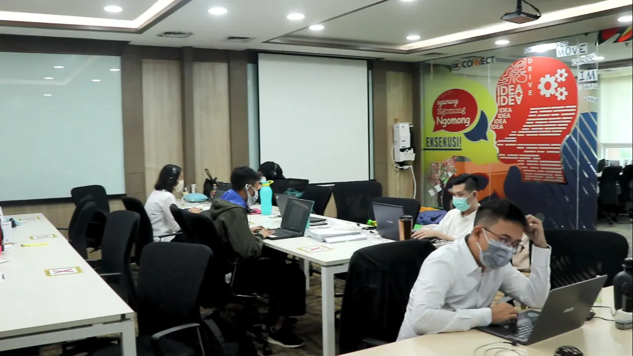 Pekerja dalam suasana New Normal di lokasi kerja. Istimewa