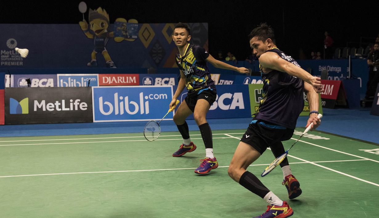 Ganda putra Indonesia, Fajar Alfian/Rian Ardianto, berhasil mengalahkan ganda Thailand, Kittinupong Kedren/Dechapol Puavaranukroh, pada BCA Indonesia Open di JCC, Jakarta, Jumat (16/6/2017). (Bola.com/Vitalis Yogi Trisna)
