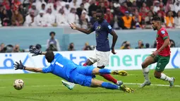 Pemain Prancis,&nbsp;Randal Kolo Muani mencetak gol kedua timnya ke gawang Maroko saat laga semifinal Piala Dunia 2022 yang berlangsung di Al Bayt Stadium, Qatar, Rabu (14/12/2022) waktu setempat. (AP Photo/Manu Fernandez)
