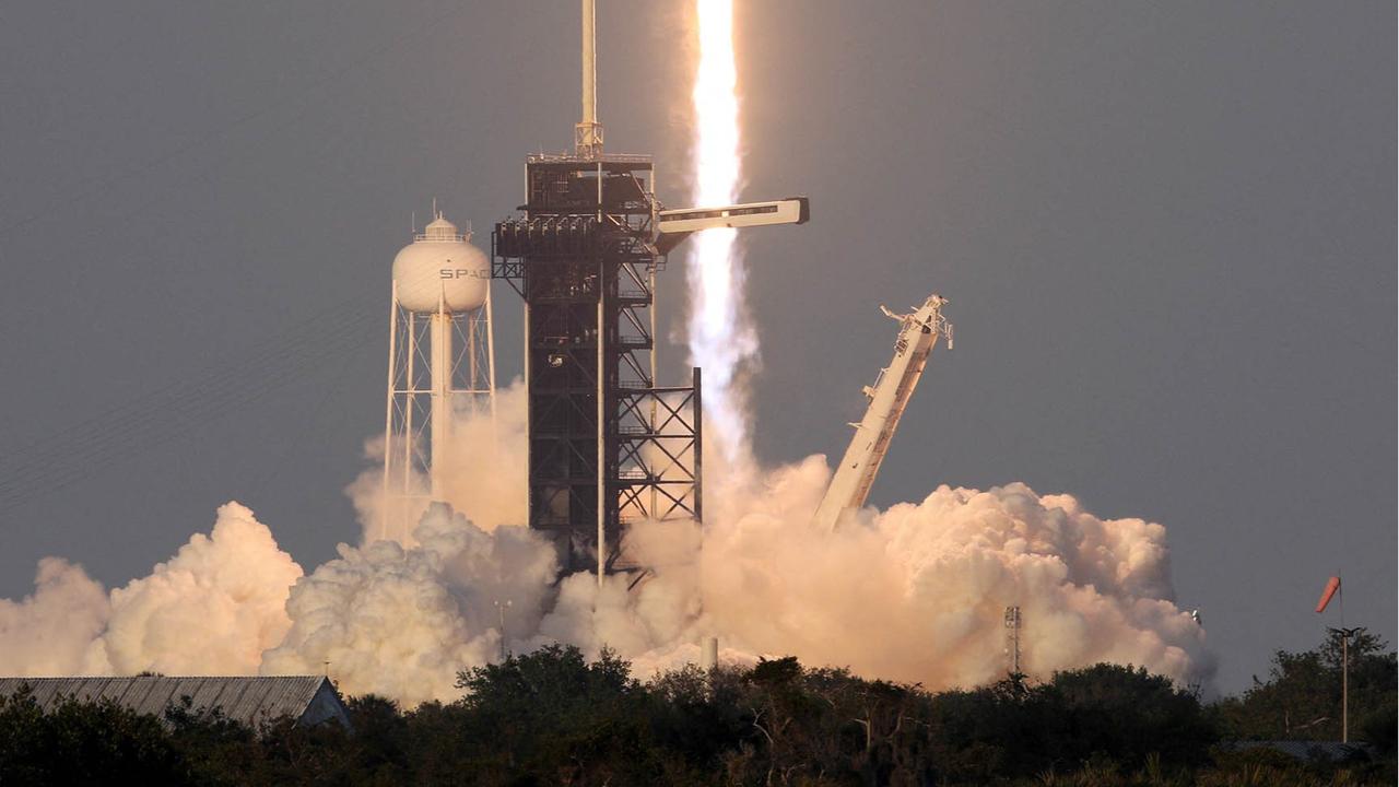 FOTO:  Misi Penyelamatan SpaceX  Falcon 9 untuk Menjemput Astronot NASA yang Terjebak