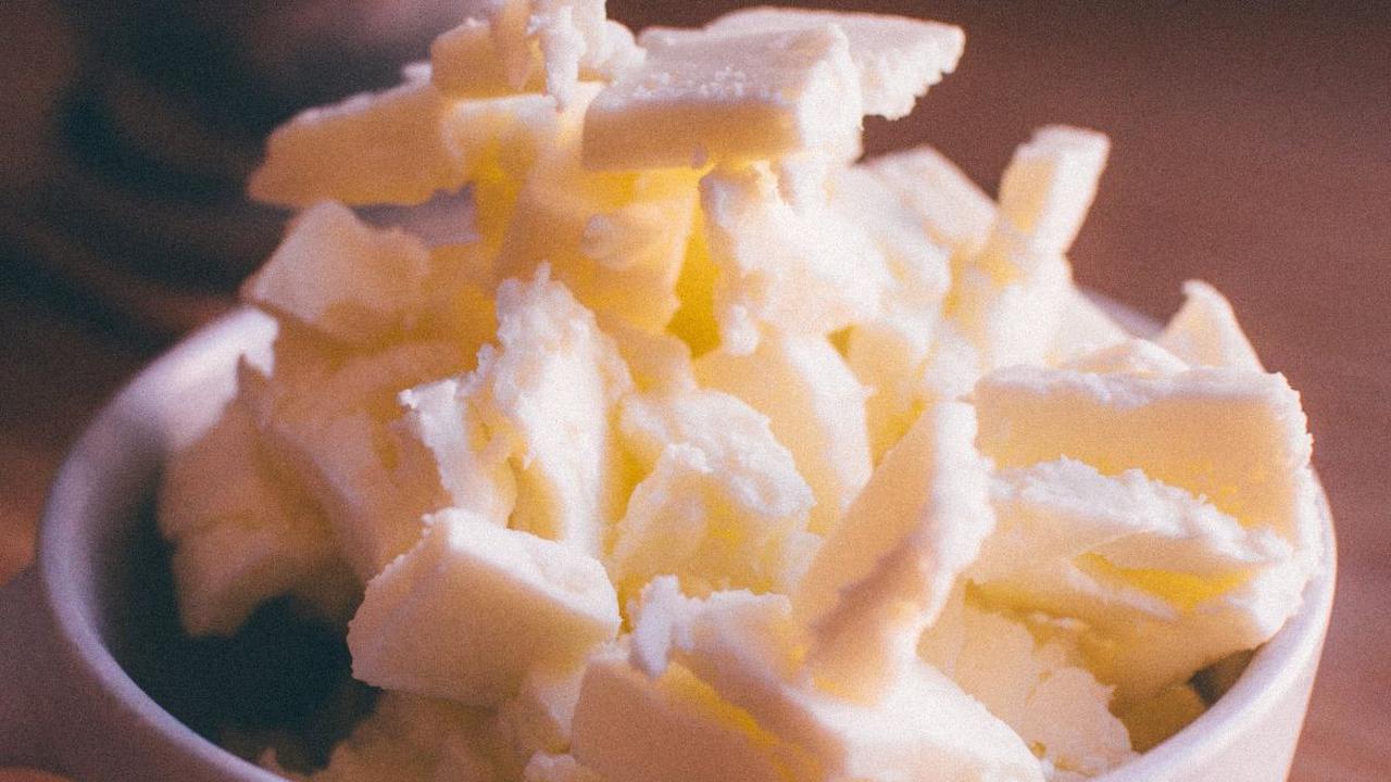 Jadi, apakah sekarang kamu sudah bisa membedakan antara butter, margarin, dan mentega? Semoga informasi ini bermanfaat dan membantu kamu untuk tidak lagi keliru dalam penggunaannya.