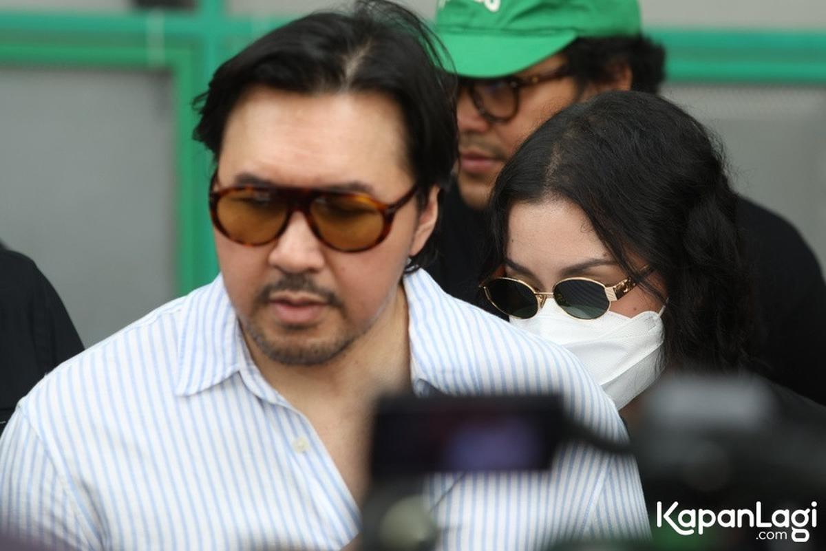 Potret David Eks Naif Dampingi Audrey Davis ke Pengadilan Untuk Kasus Video Syur, Persidangan Ditunda Besok