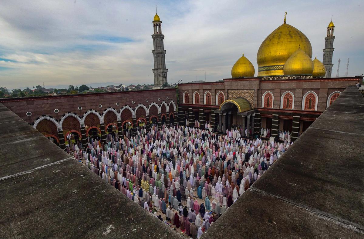 FOTO: Shalat Idul Fitri 1447 Hijriah di Mesjid Kubah Emas Depok Berlangsung Khidmat