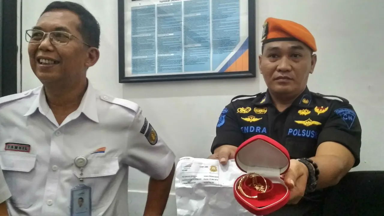 Saat Daops 3 Cirebon Jaga dan Antar Barang Penumpang