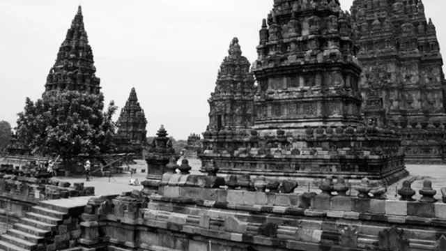 Menurut mitos Jawa, ada beberapa tempat wisata yang tak boleh dikunjungi pasangan kekasih