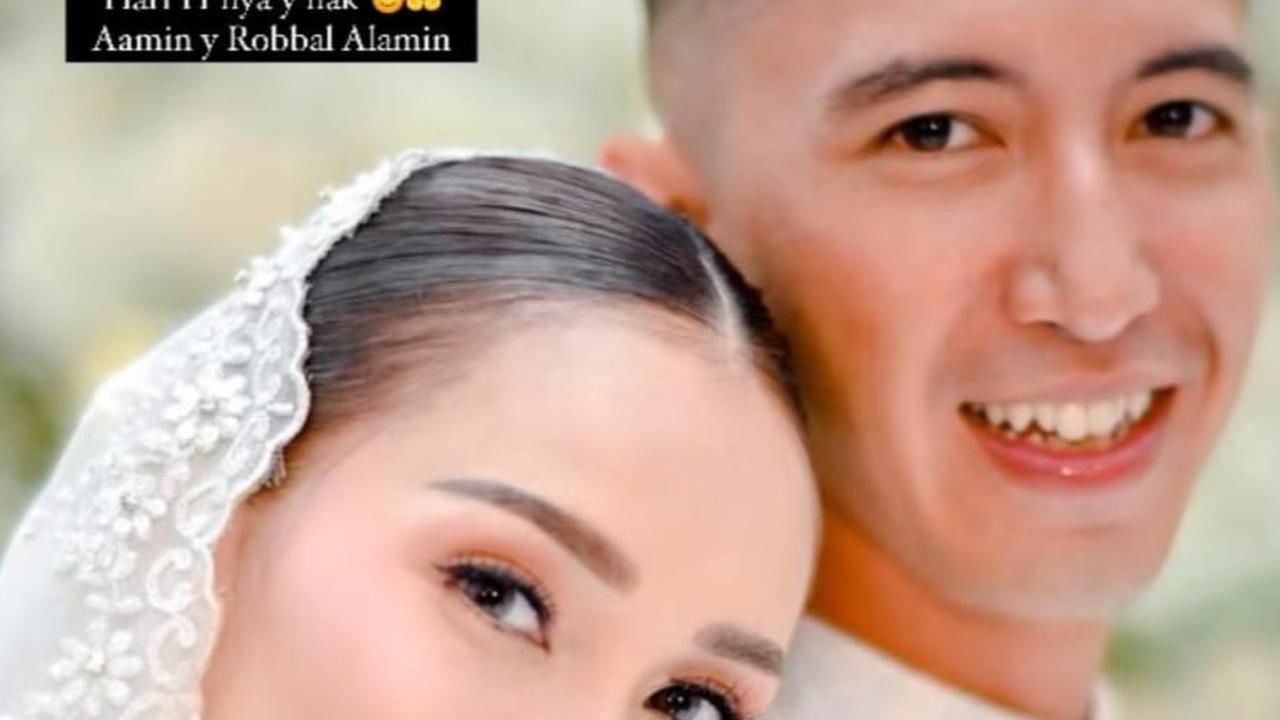 12 Potret Pertunangan Ayu Ting Ting, Cantik Pakai Gaun Putih & Calon Suaminya Bikin Salfok Ganteng Banget