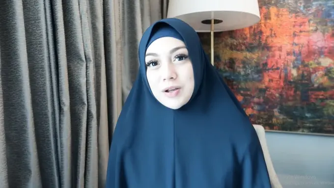 Ikut Pengajian, Ini 7 Potret Celine Evangelista Saat Pakai Hijab