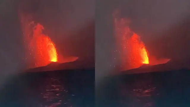 Foto Erupsi Gunung Anak Krakatau saat menyemburkan lava pijar dan abu vulkanik.