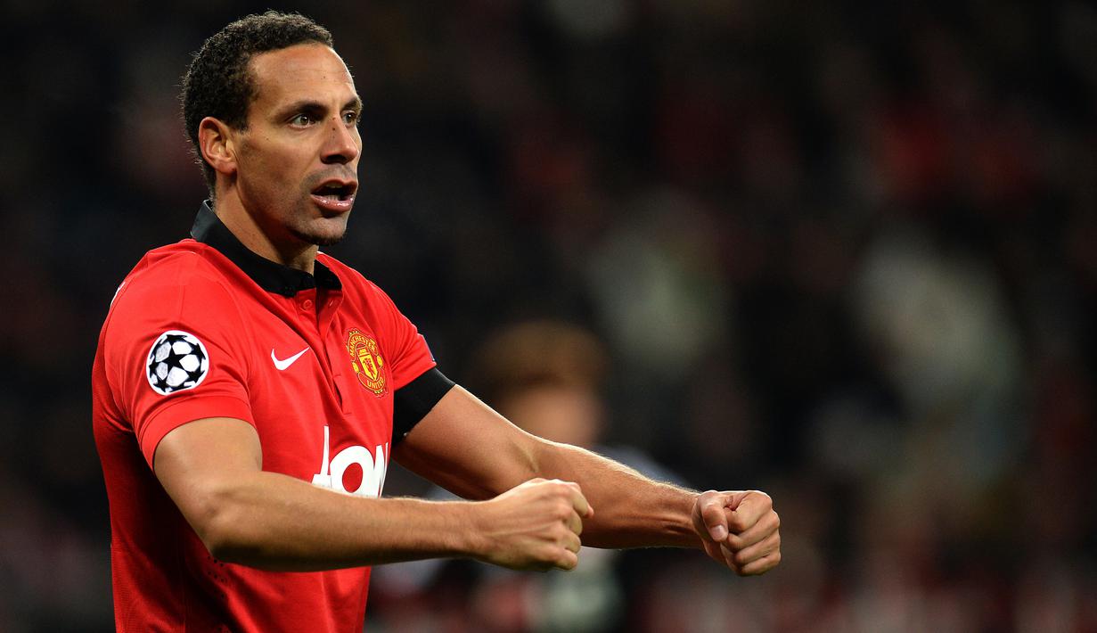 6. Rio Ferdinand – Mantan Bek Timnas Inggris ini mengabiskan masa pensiunnya dengan menjadi komentator bola dan membuat video YouTube. Legenda MU ini sering berbagi kegiatan sehari-hari nya. (AFP/Patrik Stollarz)
