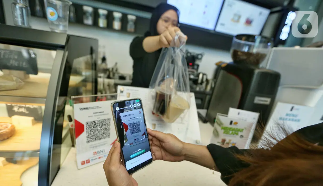 Dan terkini, transaksi QRIS sudah digunakan oleh 45 juta orang di awal 2024. (Liputan6.com/Angga Yuniar)