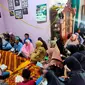 Suasana saat jenasah AM, santri Pondok Modern Darussalam Gontor Ponorogo Jatim, tiba di rumah duka di Kota Palembang Sumsel (Liputan6.com / Nefri Inge)