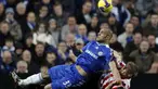 Chelsea's Brazilian player Alex fights for the ball with Sunderland's Martyn Waghorn during their Premiership match at Stamford Bridge in London on November 1, 2008. AFP PHOTO/Adrian Dennis