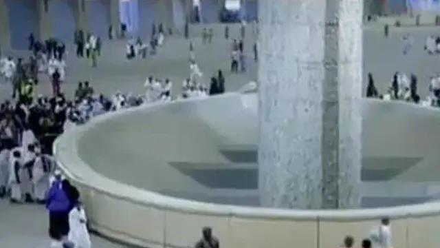 [Bintang] Jamaah Indonesia Lempar Jumrah di Hari Tasyrik