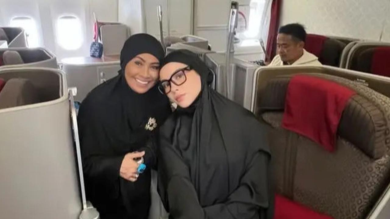 Tepis Kabar Pacaran Beda Agama, Alyssa Daguise Tunangan Al Ghazali Berangkat Umrah Ditemani Sang Ibu