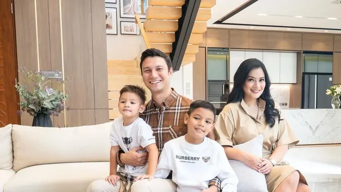 [Fimela] Titi Kamal dan Christian Sugiono