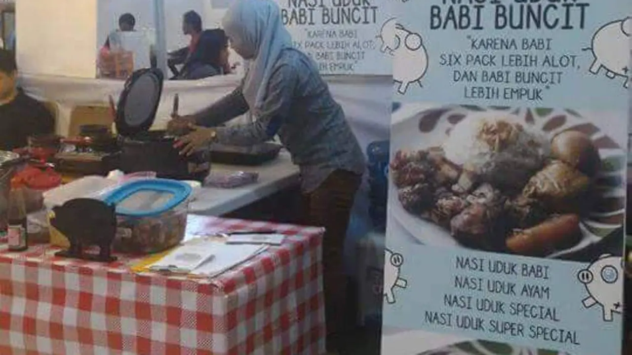 Pakai Jilbab, Penjual Nasi Uduk Babi Ini Gegerkan Netizen!