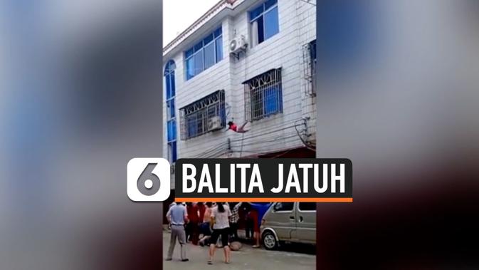 VIDEO Dramatis Balita Terjatuh dari Jendela  Lantai  2  