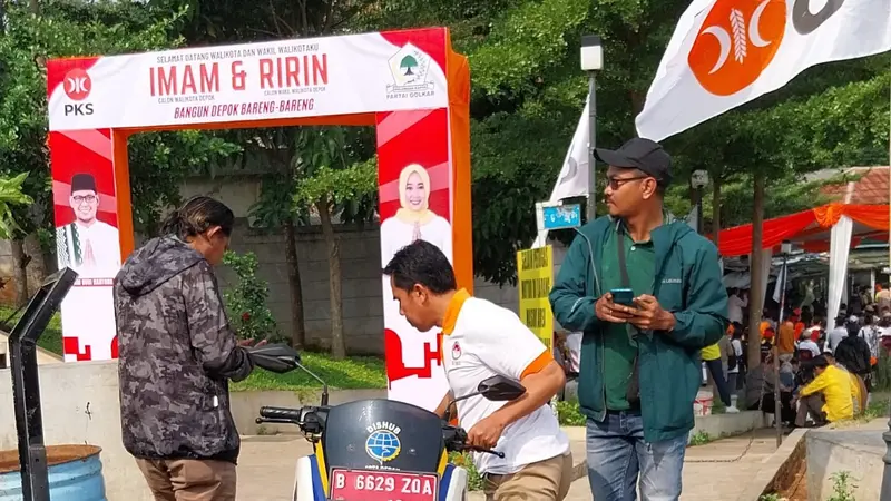 Motor Dishub Kota Depok yang digunakan sebagai Patwal Wakil Wali Kota Depok, saat soft launching pasangan Imam-Ririn untuk Pilkada Depok di Situ Rawa Kalong, Depok.