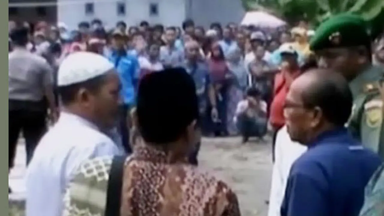 Pengusiran Jemaah Ahmadiyah hingga Jawaban MUI Soal Jilbab Halal