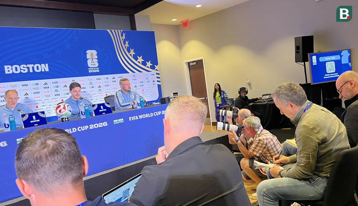 Suasana konferensi pers Timnas Inggris berlangsung di Media Center Boston, Amerika Serikat, Senin (22/6/2026), menjelang laga kedua Grup Piala Dunia 2026 melawan Ghana. Pelatih Thomas Tuchel bersama gelandang Declan Rice menjawab pertanyaan awak media dalam sesi yang berlangsung interaktif dan penuh antusiasme. (KLY Sports/Hery Kurniawan)