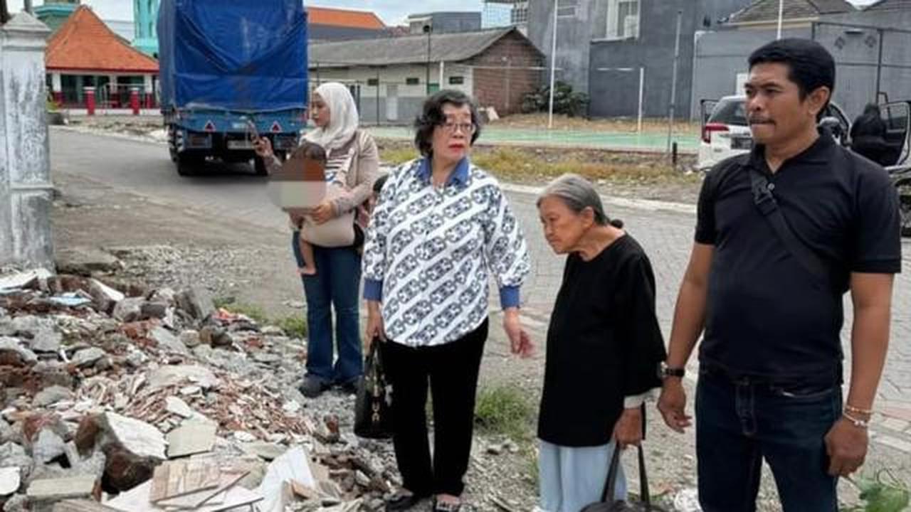 4 Orang Angkat Tangan dan Kaki Saya Terus Dibawa Keluar Rumah