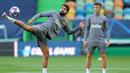 Pemain Atletico Madrid, Diego Costa, saat mengikuti latihan jelang perempat final Liga Champions 2019/2020 di Estadio Jose Alvalade, Portugal, Kamis (13/8/2020). Atletico Madrid akan menghadapi RB Liepzig di perempat final liga Champions. (AFP/Miguel A. Lopes)