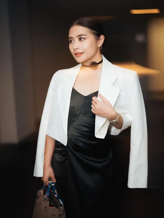 <p>Prilly Latuconsina mengenang pandemi Covid-19. Saat itu, Prilly Latuconsina bak mendapat durian runtuh karena membintangi serial My Lecturer My Husband. (Foto: Dok. Instagram @prillylatuconsina96)</p>