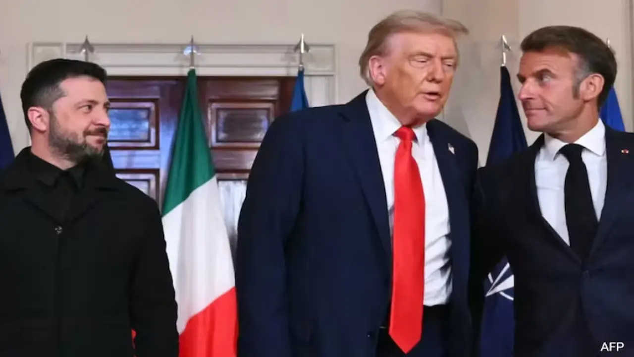 Obrolan Donald Trump dan Emmanuel Macron pada Senin (18/8/2025) di Gedung Putih, AS, bocor. Sebut Putin ingin membuat kesepakatan dengannya (Dok. AFP).