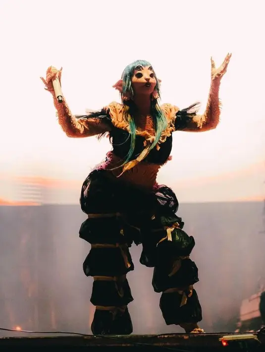 Dalam unggahan tersebut, dikatakan Melanie telah menutup era CRY BABY, debut albumnya tahun 2015. Kini dia berada di era baru yaitu PORTAL. [Foto: IG/littlebodybigheart].