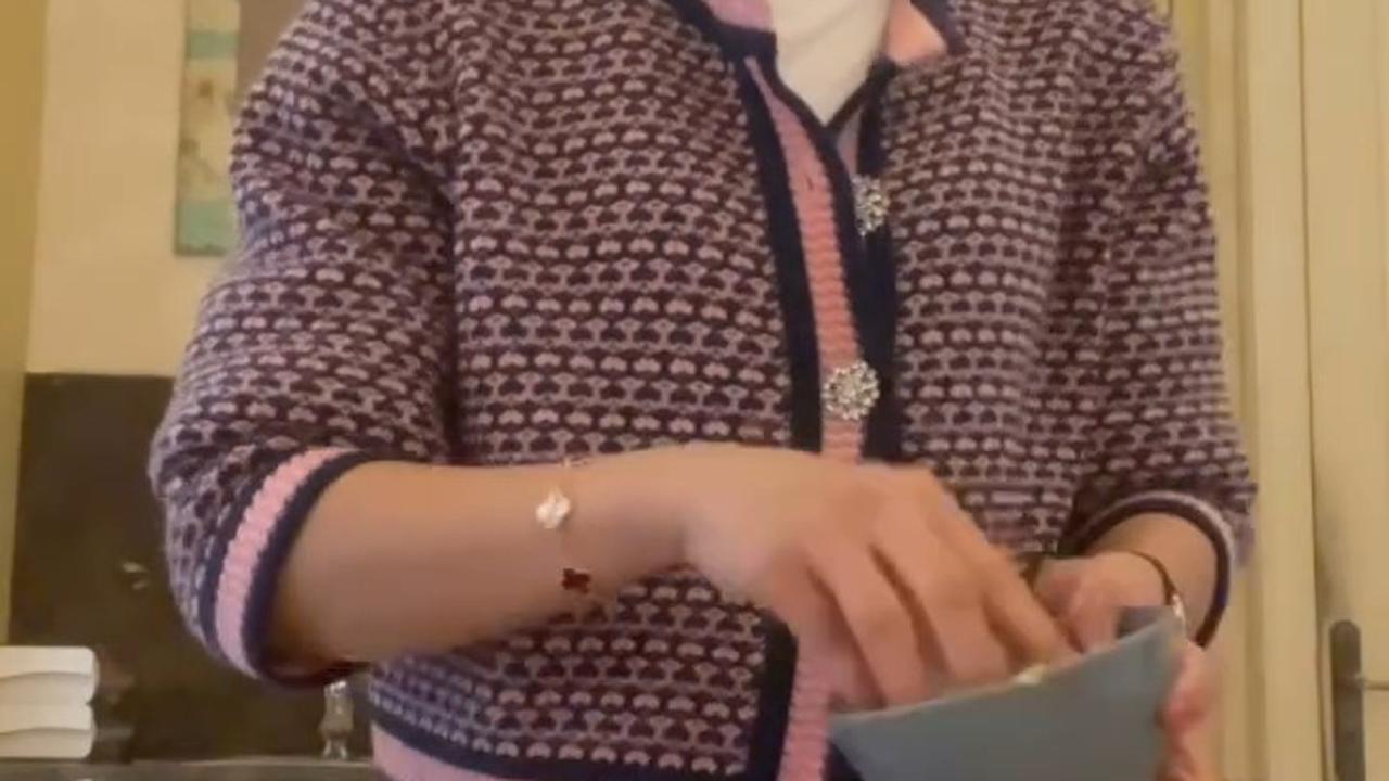 Bunga Zainal Bagikan Momen saat Masak Lamb Chop, Netizen Justru Salah Fokus dengan Cara Marinasinya