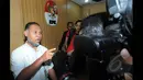 Wakil Ketua KPK, Bambang Widjojanto usai menggelar jumpa pers terkait pengunduran diri sementara dari jabatannya sebagai Komisioner KPK, Jakarta, Senin (26/1/2015). (Liputan6.com/Herman Zakharia)