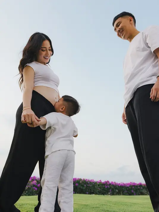 Disusul Nikita willy yang baru umumkan hamil anak kedua pada 18 Juni 2024 sekaligus gender reveal. [@nikitawillyofficial94/@nonawilly16].