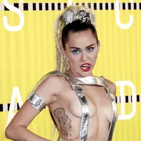 Miley Cyrus nampaknya memiliki caranya tersendiri untuk menjadi perhatian publik, Miley kini merilis album. (Bintang/EPA)